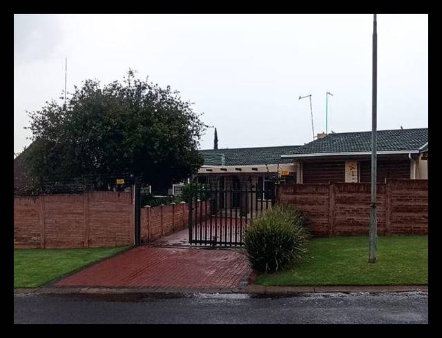 4 BEDROOM HOUSE FOR SALE IN RENSBURG